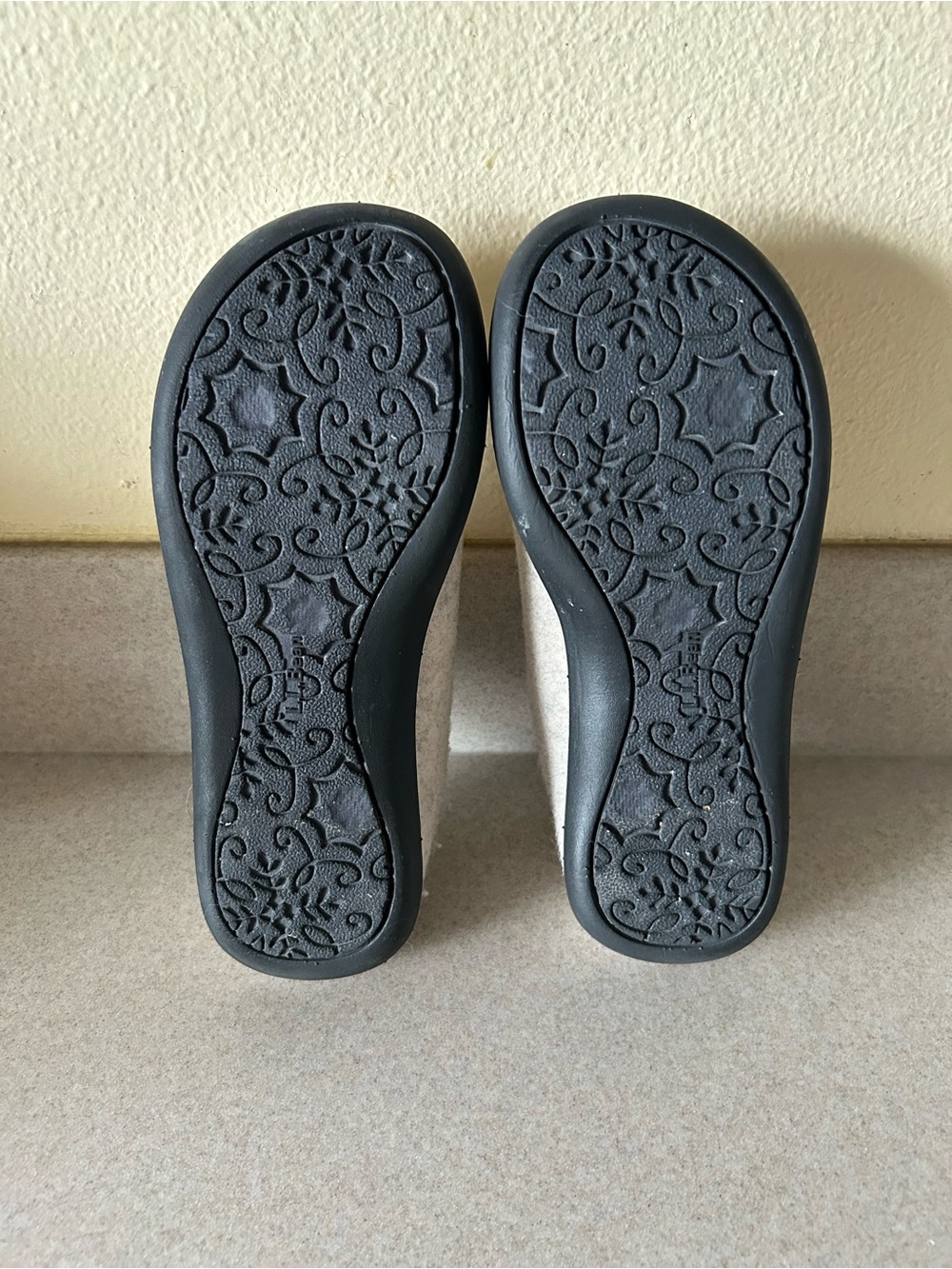 LL Bean Womens Daybreak Scuff Spring Floral Motif Slippers Size 9 M Wool Boho - Picture 5 of 6